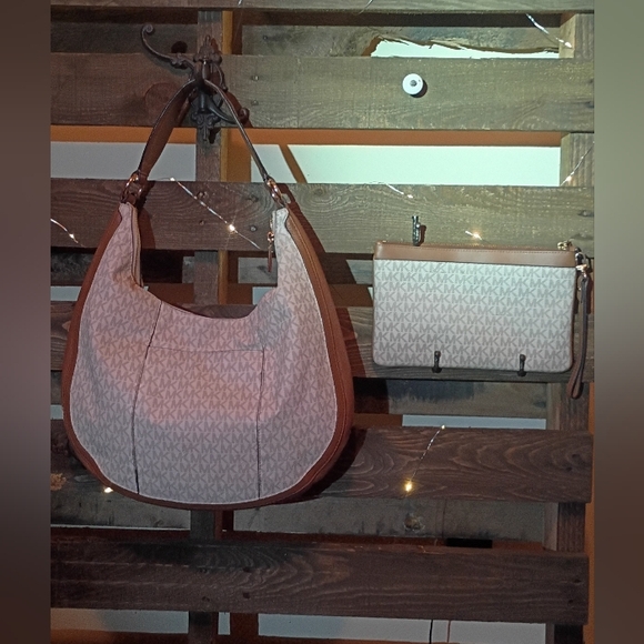 Michael Kors Lydia Hobo bag & clutch set & MK Dust Bag NWT ~ BONUS! - Picture 7 of 16